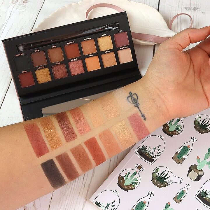 W7 - Romanced Eyeshadow palette