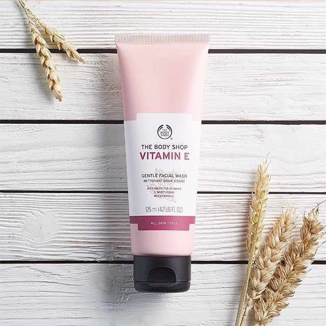 THE BODY SHOP Vitamin E Gentle Facial Wash